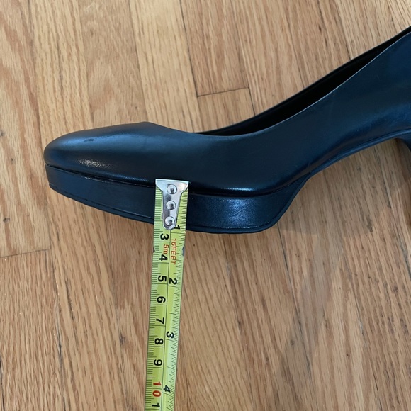 Rockport Black Leather Heel.  Size 9. Round toe. - Picture 11 of 12